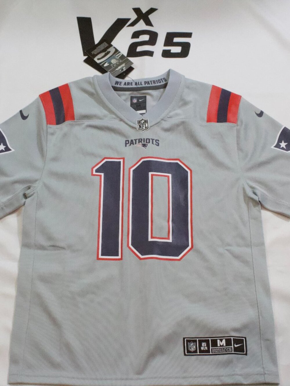 NEW Youth Drake Maye Patriots Grey Alternate Jersey Size Medium